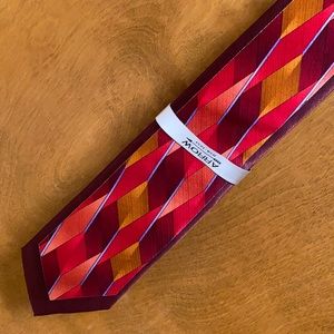 Arrow Silk Tie. NWT 58.5”